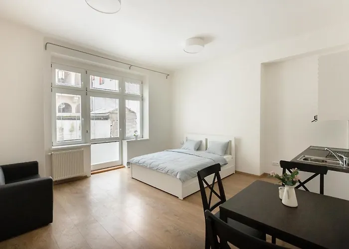 Appartamento Cozy In Quiet Courtyard Near Charles Bridge *